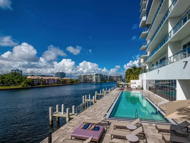 1-bedroom condo for sale in Hollywood - 4010 S Ocean Dr R3206 - MondialRealty