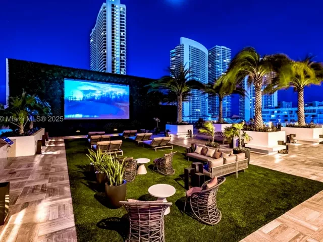 1-bedroom condo for sale in Hollywood - 4010 S Ocean Dr R3206 - MondialRealty
