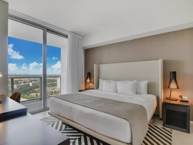 1-bedroom condo for sale in Hollywood - 4010 S Ocean Dr R3206 - MondialRealty