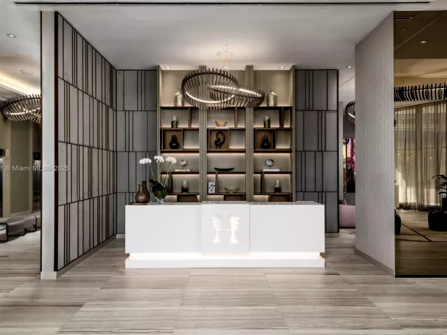 1-bedroom condo for sale in Hollywood - 4010 S Ocean Dr R3206 - MondialRealty