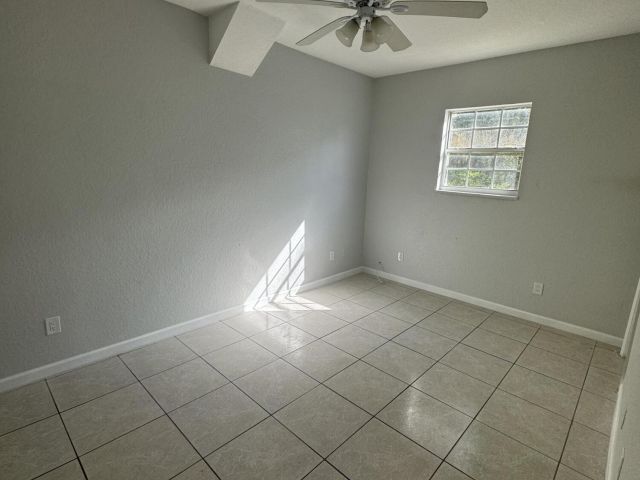 Home for rent at 623 SW 10th Street - photo 6770358
