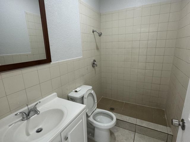 Home for rent at 623 SW 10th Street - photo 6770359