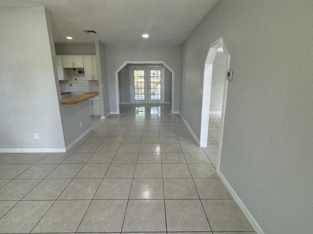 Home for rent at 623 SW 10th Street - photo 6770363