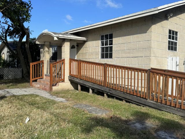 Home for rent at 623 SW 10th Street - photo 6770366