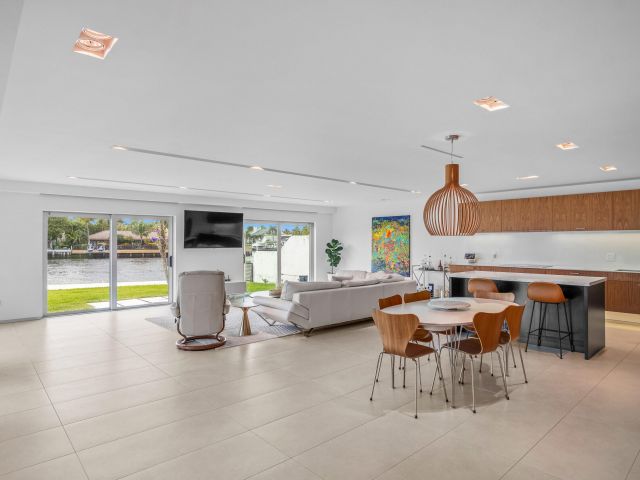 Home for rent at 35 Castle Harbor Island - photo 6770427