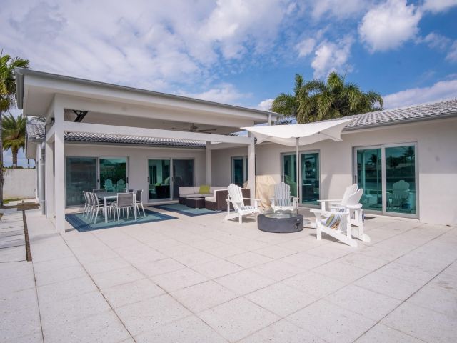 Home for rent at 35 Castle Harbor Island - photo 6770443