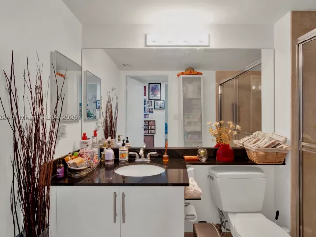 2-bedroom condo for sale in Miami - 31 SE 5th St 2910 - MondialRealty
