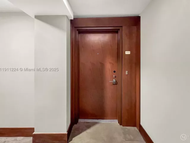 2-bedroom condo for sale in Miami - 31 SE 5th St 2910 - MondialRealty