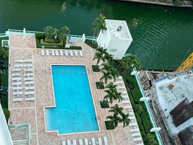 2-bedroom condo for sale in Miami - 31 SE 5th St 2910 - MondialRealty