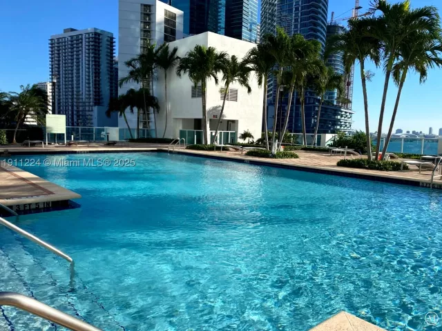 2-bedroom condo for sale in Miami - 31 SE 5th St 2910 - MondialRealty