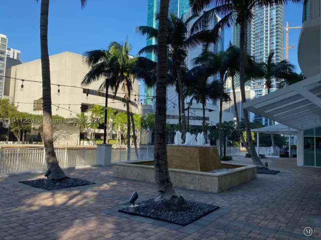2-bedroom condo for sale in Miami - 31 SE 5th St 2910 - MondialRealty