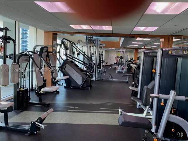 2-bedroom condo for sale in Miami - 31 SE 5th St 2910 - MondialRealty