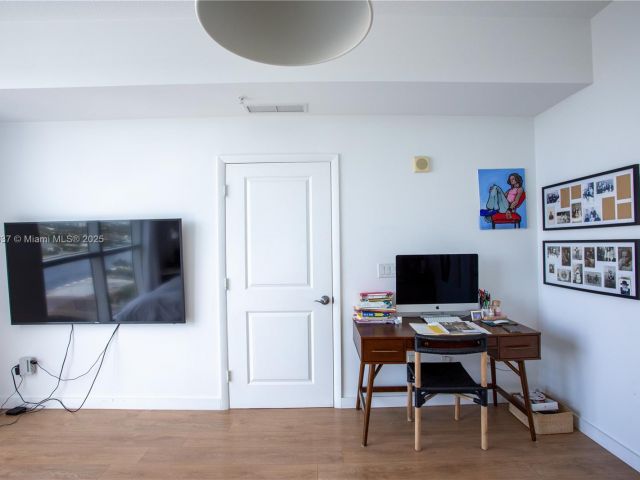 Apartment for sale  Unit #1108 - photo 6772800