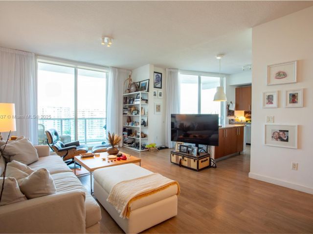 Apartment for sale  Unit #1108 - photo 6772815