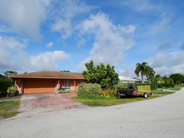 Home for sale at 712 E Boulevard Chatelaine - photo 6772939