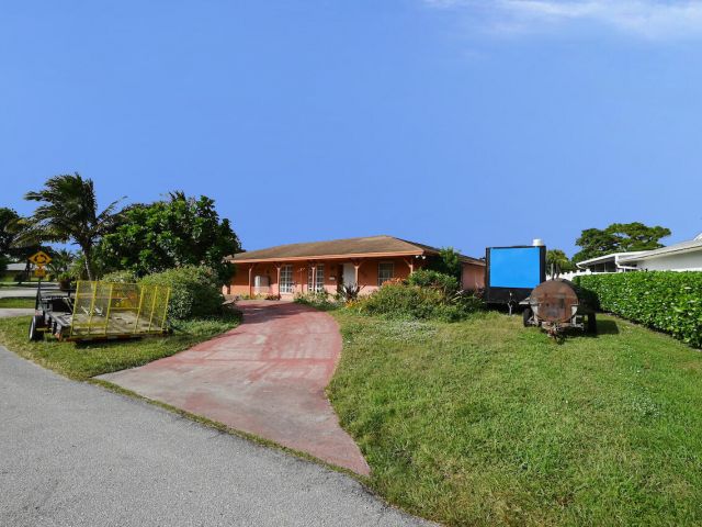 Home for sale at 712 E Boulevard Chatelaine - photo 6772941