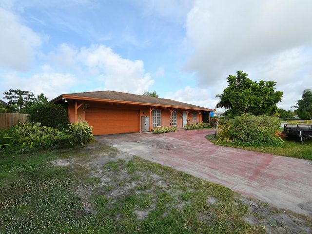 Home for sale at 712 E Boulevard Chatelaine - photo 6772942