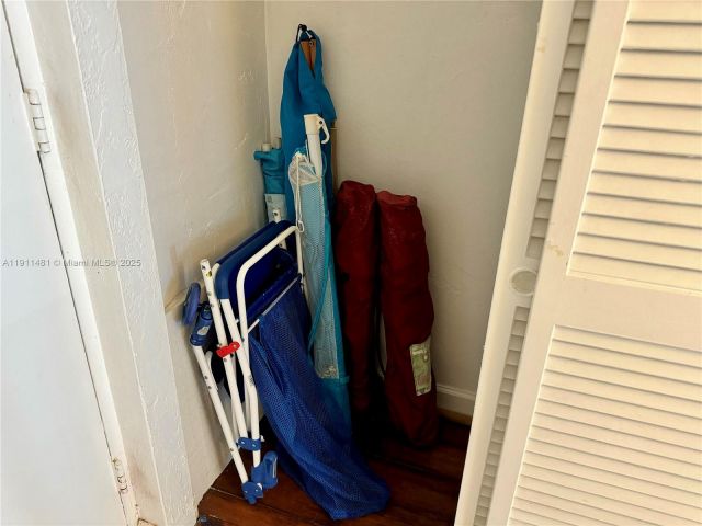 1-bedroom condo for sale in Sunny Isles Beach - 19370 Collins Ave 823 - MondialRealty