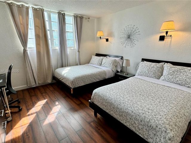 1-bedroom condo for sale in Sunny Isles Beach - 19370 Collins Ave 823 - MondialRealty