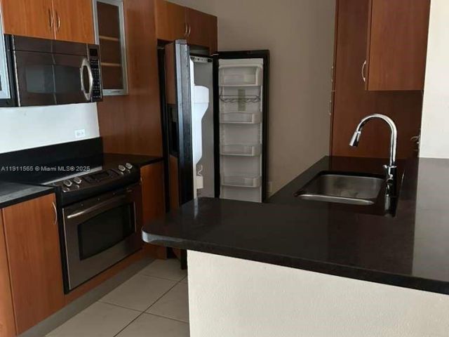 Apartment for rent  Unit #913 - photo 7438534