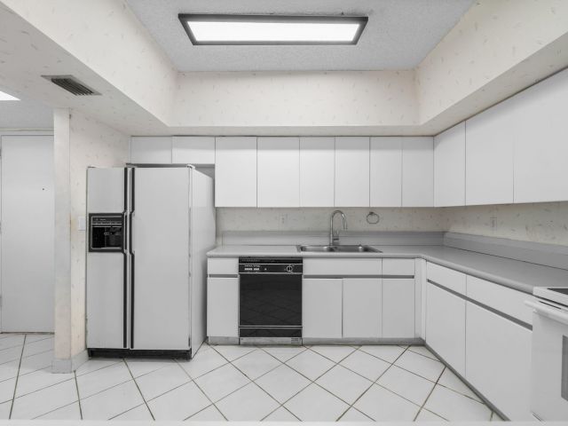 Apartment for sale  Unit #305 - photo 6770827