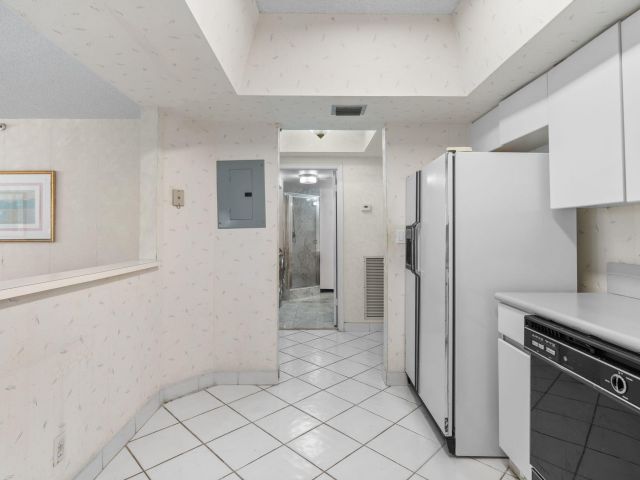 Apartment for sale  Unit #305 - photo 6770828