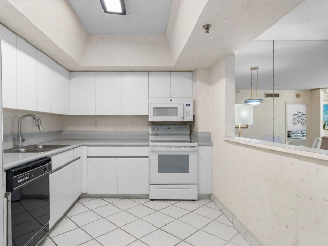 Apartment for sale  Unit #305 - photo 6770829