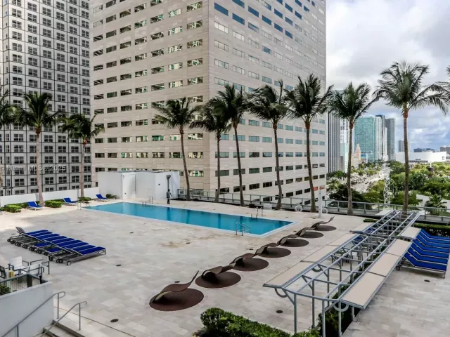 2-bedroom condo for rent in Miami - 325 S Biscayne Blvd 1422 - MondialRealty