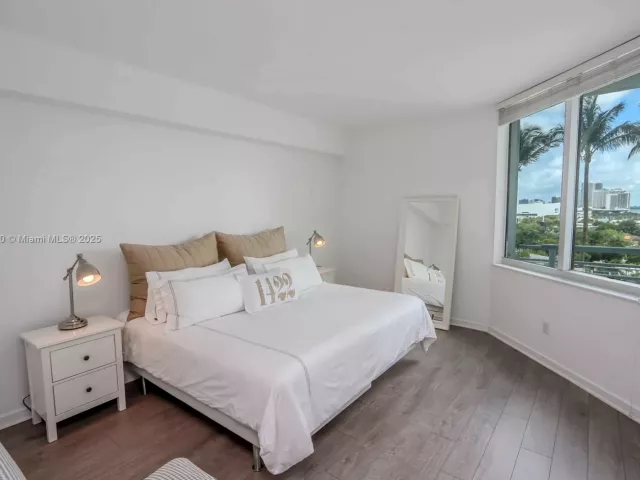 2-bedroom condo for rent in Miami - 325 S Biscayne Blvd 1422 - MondialRealty