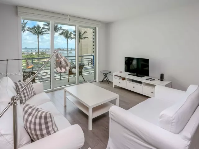 2-bedroom condo for rent in Miami - 325 S Biscayne Blvd 1422 - MondialRealty