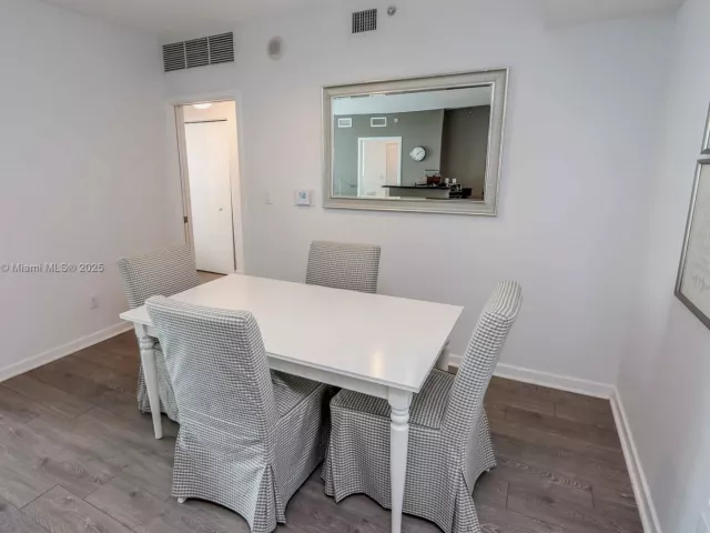 2-bedroom condo for rent in Miami - 325 S Biscayne Blvd 1422 - MondialRealty