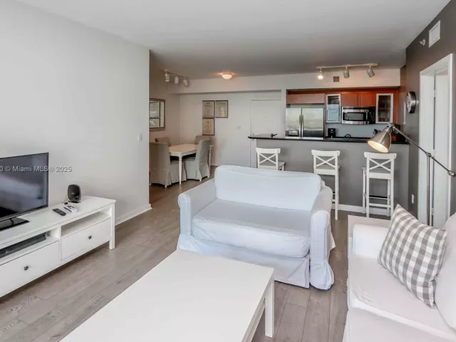 2-bedroom condo for rent in Miami - 325 S Biscayne Blvd 1422 - MondialRealty