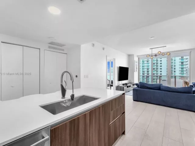 Apartment for sale  Unit #4311 - photo 6770218