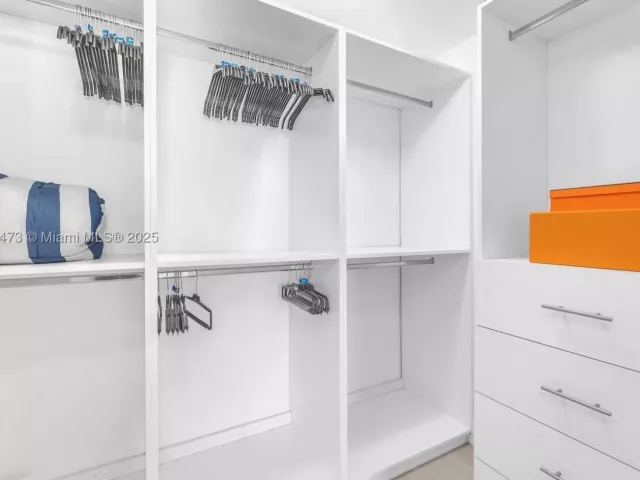 2-bedroom condo for sale in Miami - 488 NE 18th St 4311 - MondialRealty