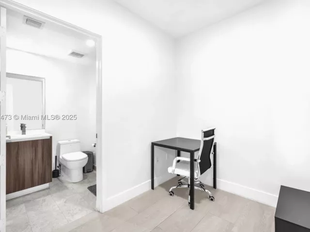2-bedroom condo for sale in Miami - 488 NE 18th St 4311 - MondialRealty