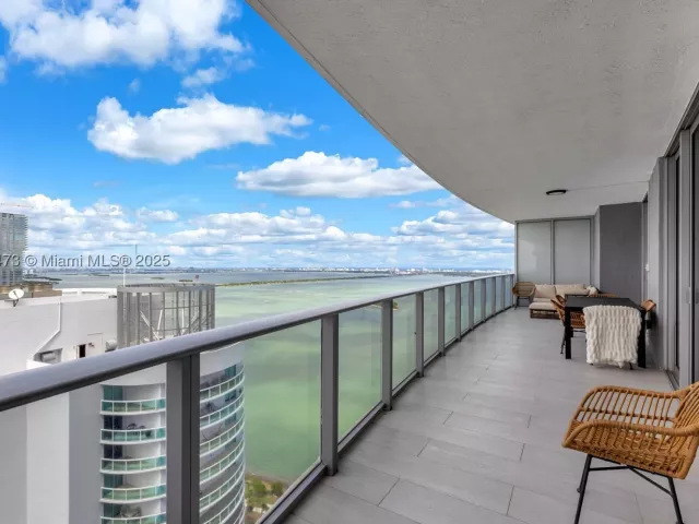2-bedroom condo for sale in Miami - 488 NE 18th St 4311 - MondialRealty