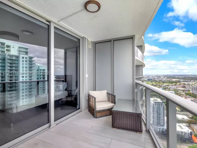 2-bedroom condo for sale in Miami - 488 NE 18th St 4311 - MondialRealty