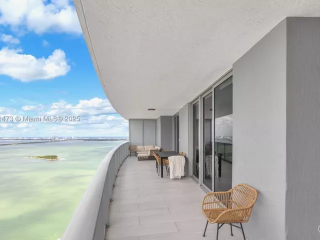 2-bedroom condo for sale in Miami - 488 NE 18th St 4311 - MondialRealty