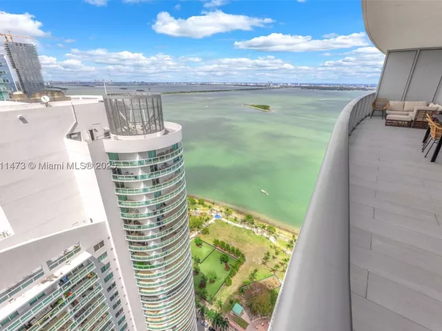 2-bedroom condo for sale in Miami - 488 NE 18th St 4311 - MondialRealty