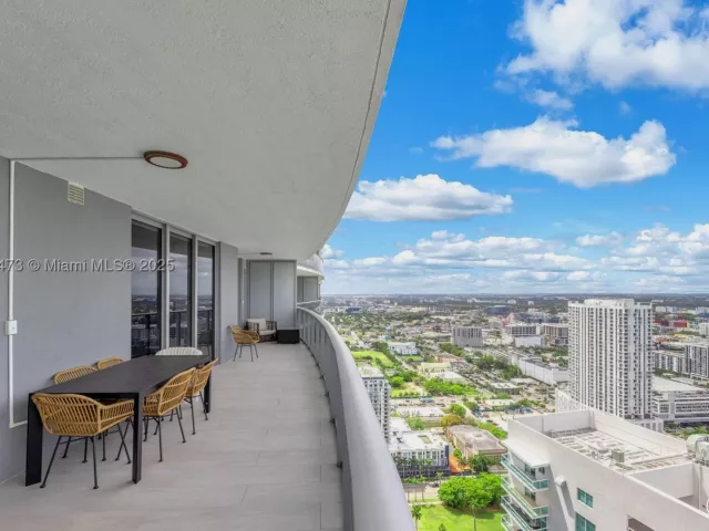 2-bedroom condo for sale in Miami - 488 NE 18th St 4311 - MondialRealty