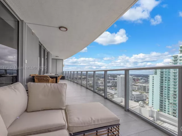 2-bedroom condo for sale in Miami - 488 NE 18th St 4311 - MondialRealty