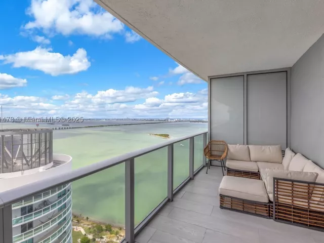 2-bedroom condo for sale in Miami - 488 NE 18th St 4311 - MondialRealty