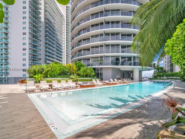 2-bedroom condo for sale in Miami - 488 NE 18th St 4311 - MondialRealty