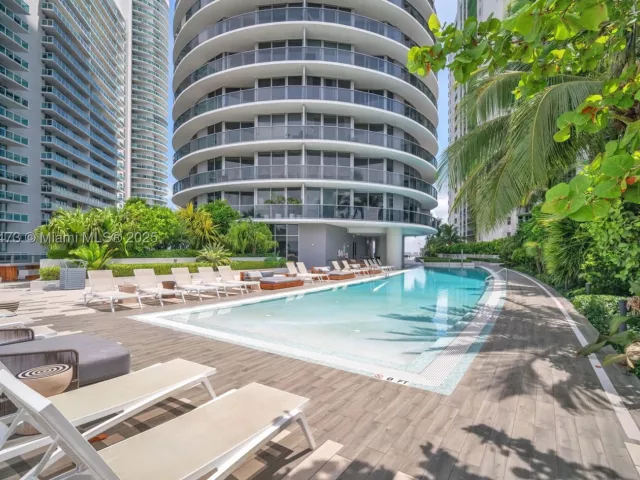 2-bedroom condo for sale in Miami - 488 NE 18th St 4311 - MondialRealty
