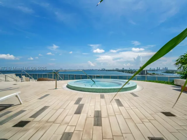 2-bedroom condo for sale in Miami - 488 NE 18th St 4311 - MondialRealty