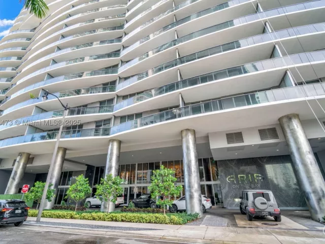 2-bedroom condo for sale in Miami - 488 NE 18th St 4311 - MondialRealty