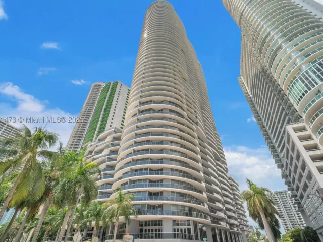 2-bedroom condo for sale in Miami - 488 NE 18th St 4311 - MondialRealty