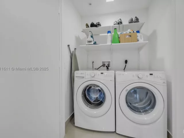 3-bedroom condo for sale in North Miami Beach - 17301 Biscayne Blvd 910 - MondialRealty