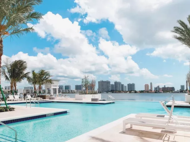 3-bedroom condo for sale in North Miami Beach - 17301 Biscayne Blvd 910 - MondialRealty