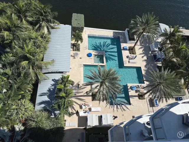 3-bedroom condo for sale in North Miami Beach - 17301 Biscayne Blvd 910 - MondialRealty